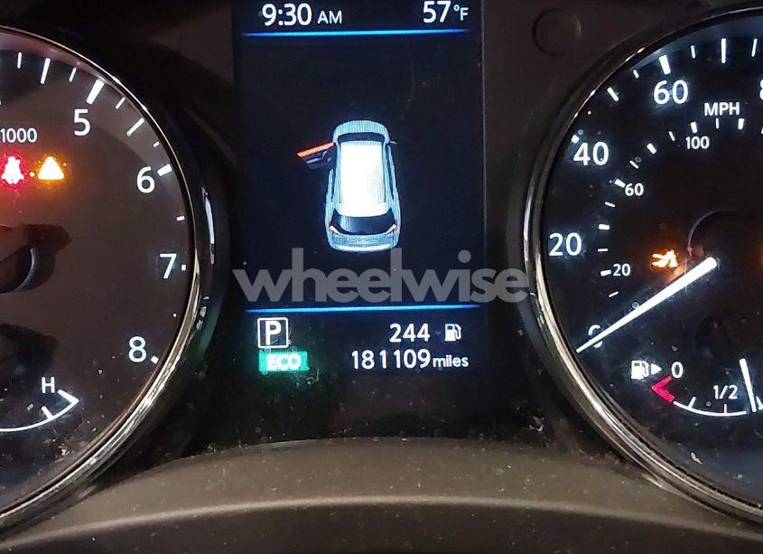 Photo 15 of 2019 Nissan Rogue SV (VIN 5N1AT2MT1KC709383)