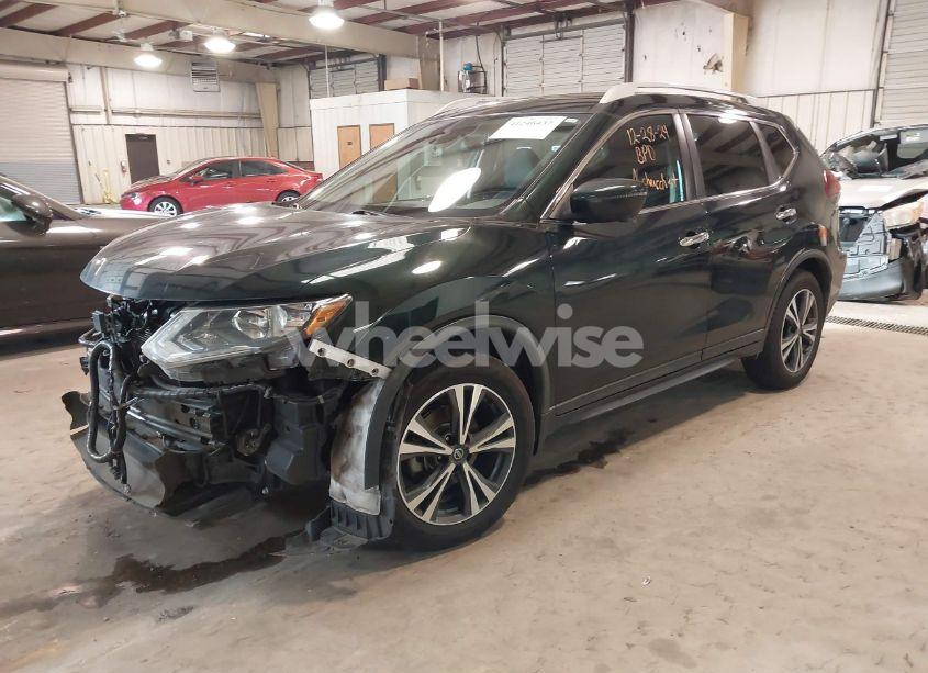 Photo 2 of 2019 Nissan Rogue SV (VIN 5N1AT2MT1KC709383)