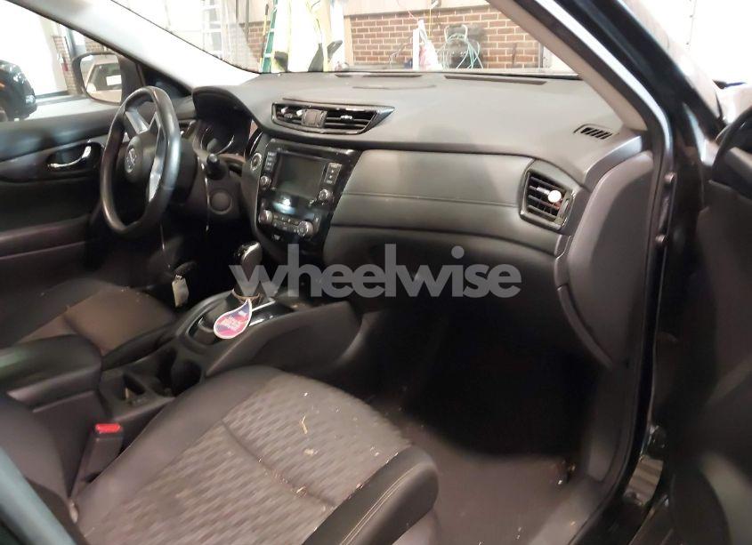 Photo 5 of 2019 Nissan Rogue SV (VIN 5N1AT2MT1KC709383)