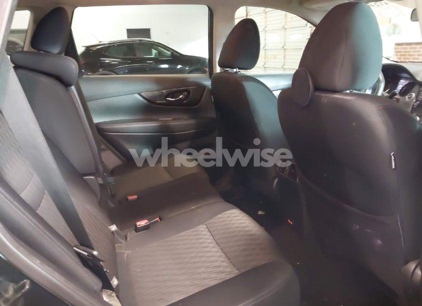 Photo 8 of 2019 Nissan Rogue SV (VIN 5N1AT2MT1KC709383)