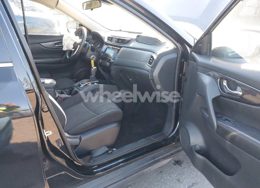 Photo 5 of 2019 Nissan Rogue S (VIN 5N1AT2MT1KC724529)