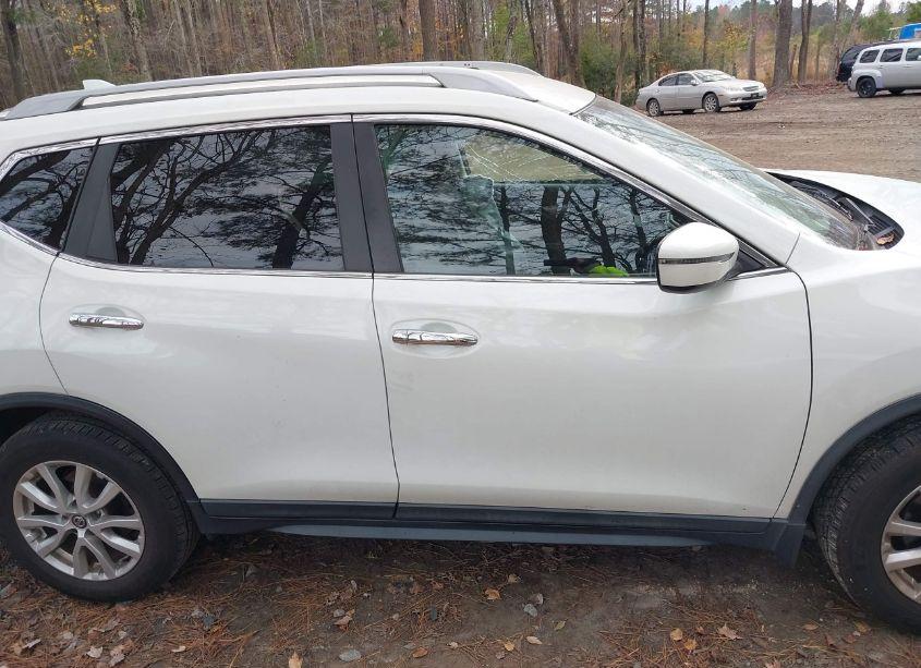 Photo 13 of 2019 Nissan Rogue S (VIN 5N1AT2MT1KC725728)