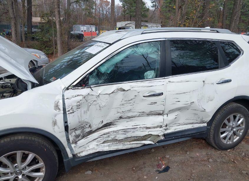 Photo 6 of 2019 Nissan Rogue S (VIN 5N1AT2MT1KC725728)