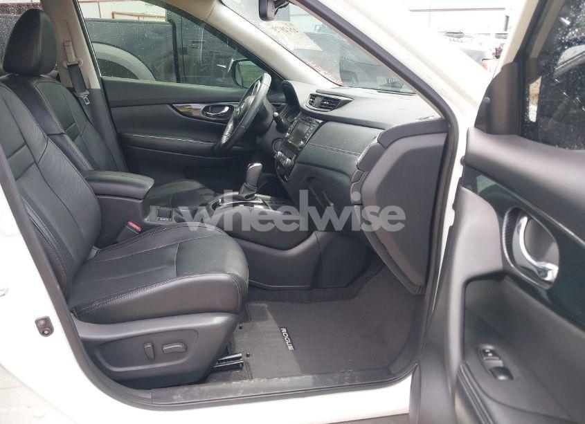 Photo 5 of 2019 Nissan Rogue SL (VIN 5N1AT2MT1KC740357)