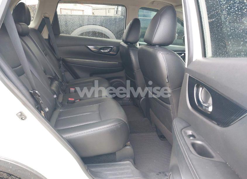 Photo 8 of 2019 Nissan Rogue SL (VIN 5N1AT2MT1KC740357)