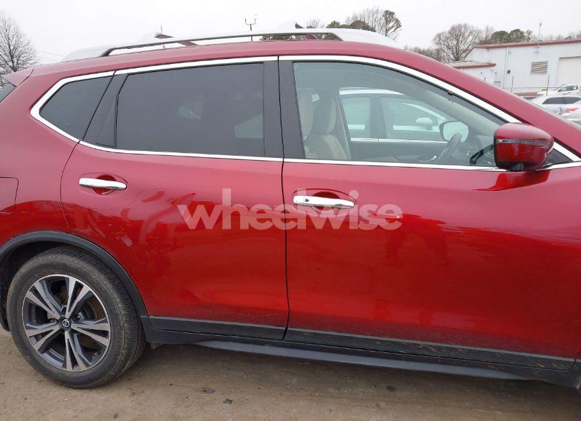 Photo 13 of 2019 Nissan Rogue SV (VIN 5N1AT2MT1KC753948)
