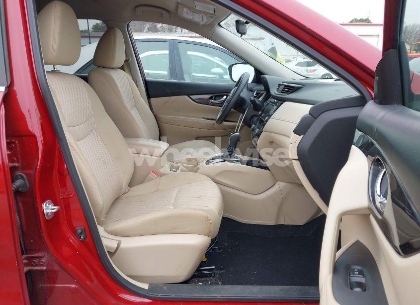 Photo 5 of 2019 Nissan Rogue SV (VIN 5N1AT2MT1KC753948)