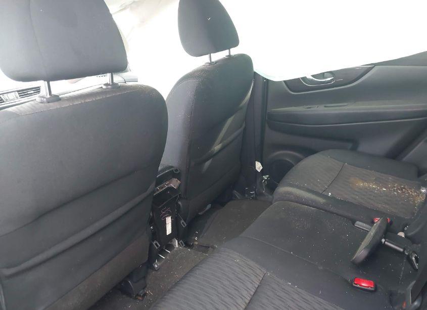 Photo 8 of 2019 Nissan Rogue SV (VIN 5N1AT2MT1KC786321)