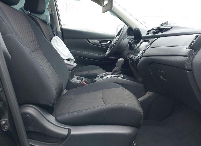 Photo 5 of 2019 Nissan Rogue SV (VIN 5N1AT2MT1KC789400)