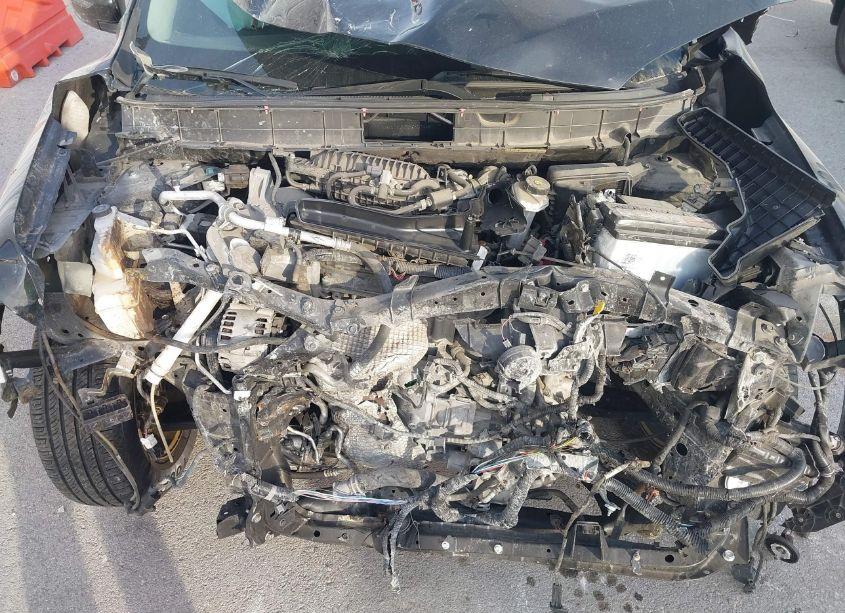 Photo 10 of 2019 Nissan Rogue S (VIN 5N1AT2MT1KC800735)