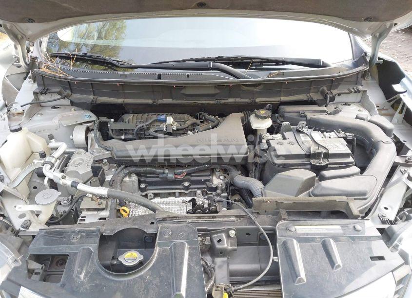 Photo 10 of 2019 Nissan Rogue S (VIN 5N1AT2MT1KC814330)