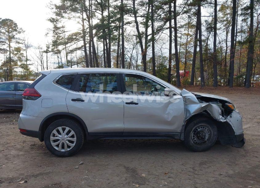 Photo 13 of 2019 Nissan Rogue S (VIN 5N1AT2MT1KC814330)