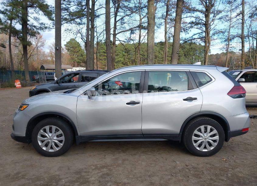 Photo 14 of 2019 Nissan Rogue S (VIN 5N1AT2MT1KC814330)