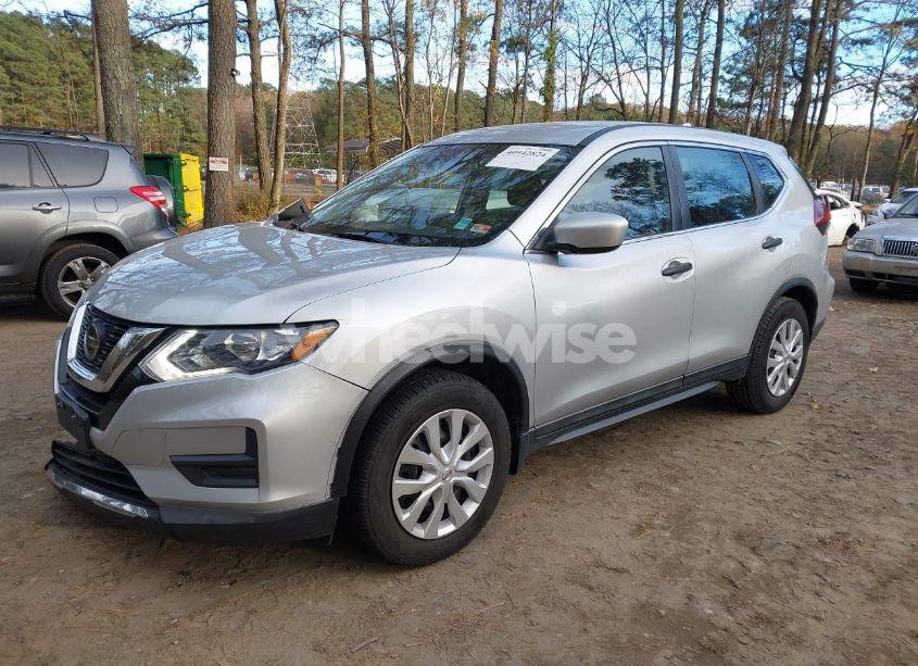 Photo 2 of 2019 Nissan Rogue S (VIN 5N1AT2MT1KC814330)