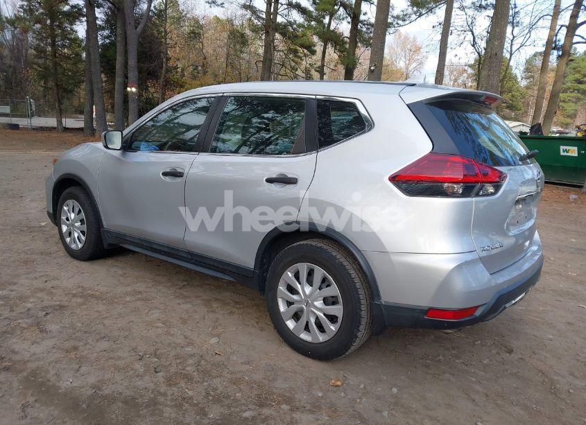 Photo 3 of 2019 Nissan Rogue S (VIN 5N1AT2MT1KC814330)