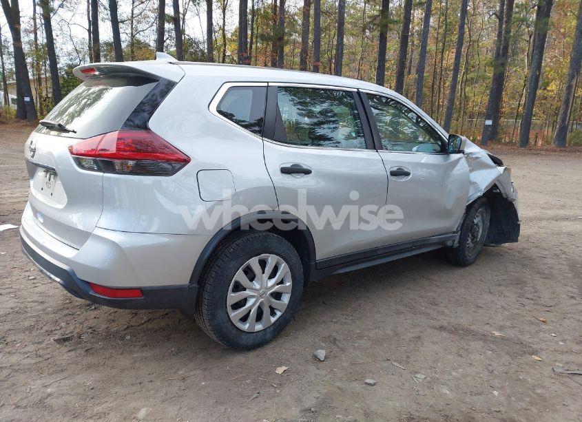 Photo 4 of 2019 Nissan Rogue S (VIN 5N1AT2MT1KC814330)