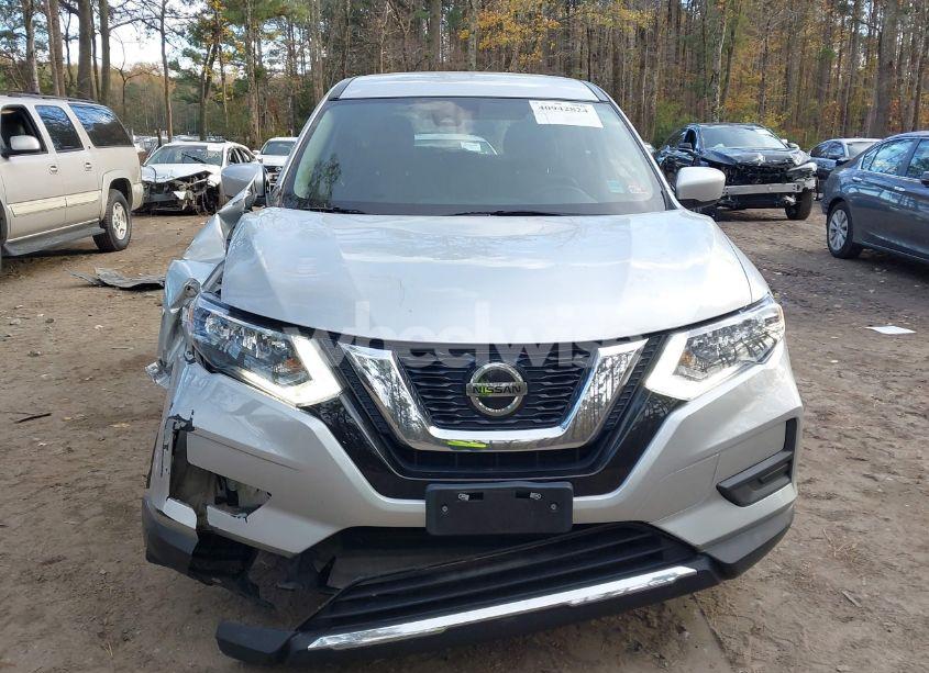 Photo 6 of 2019 Nissan Rogue S (VIN 5N1AT2MT1KC814330)