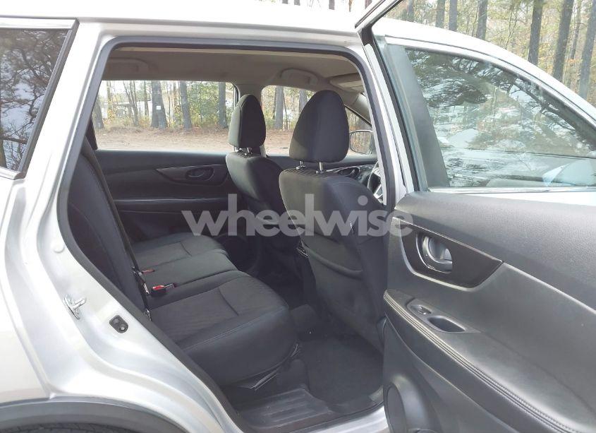 Photo 8 of 2019 Nissan Rogue S (VIN 5N1AT2MT1KC814330)