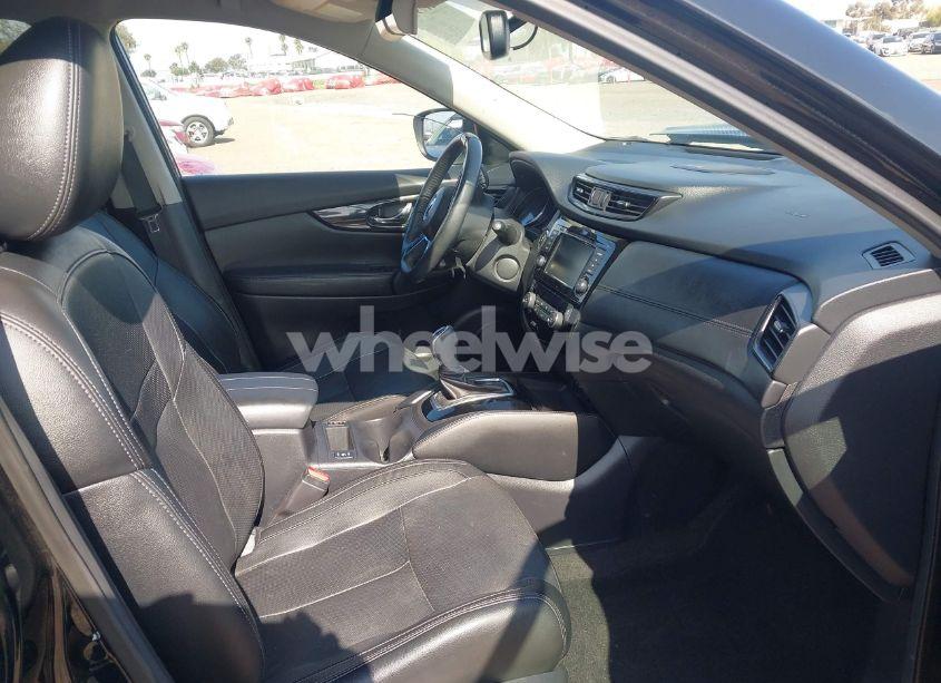 Photo 5 of 2019 Nissan Rogue SL (VIN 5N1AT2MT1KC833220)