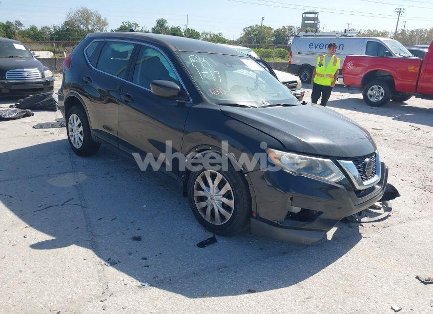 2020 Nissan Rogue S FWD (VIN 5N1AT2MT1LC807220) main photo