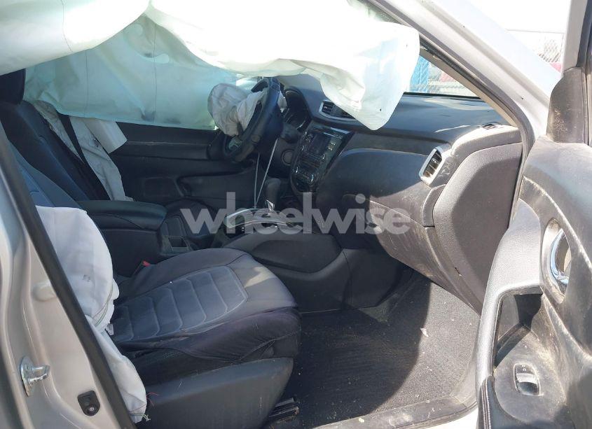 Photo 5 of 2015 Nissan Rogue SV (VIN 5N1AT2MT2FC833071)