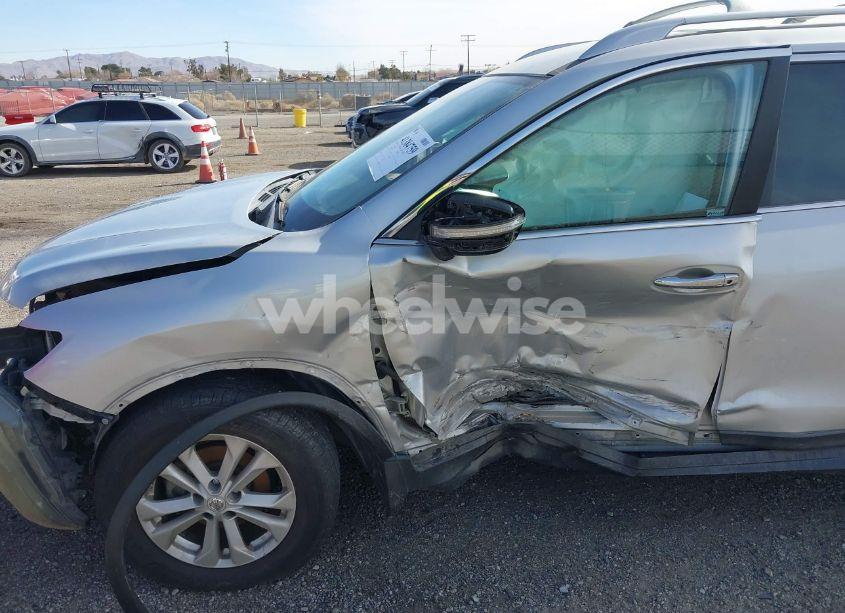 Photo 6 of 2015 Nissan Rogue SV (VIN 5N1AT2MT2FC833071)