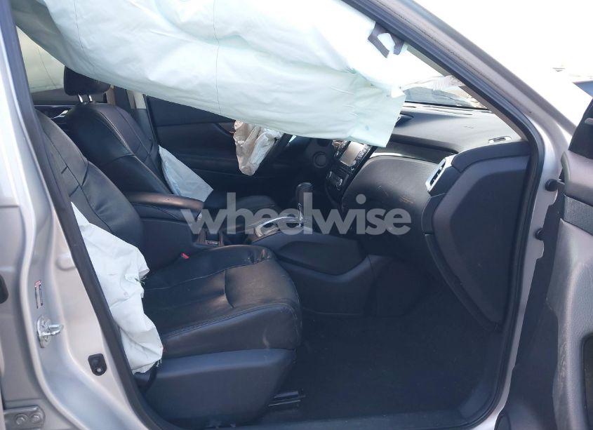 Photo 5 of 2016 Nissan Rogue SL (VIN 5N1AT2MT2GC763167)