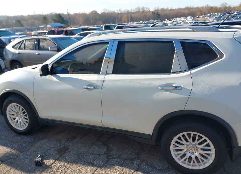 Photo 15 of 2016 Nissan Rogue SV (VIN 5N1AT2MT2GC840202)