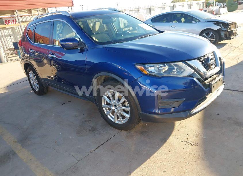2017 Nissan Rogue SV (VIN 5N1AT2MT2HC737332) main photo