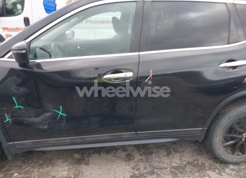 Photo 14 of 2017 Nissan Rogue SV (VIN 5N1AT2MT2HC807203)