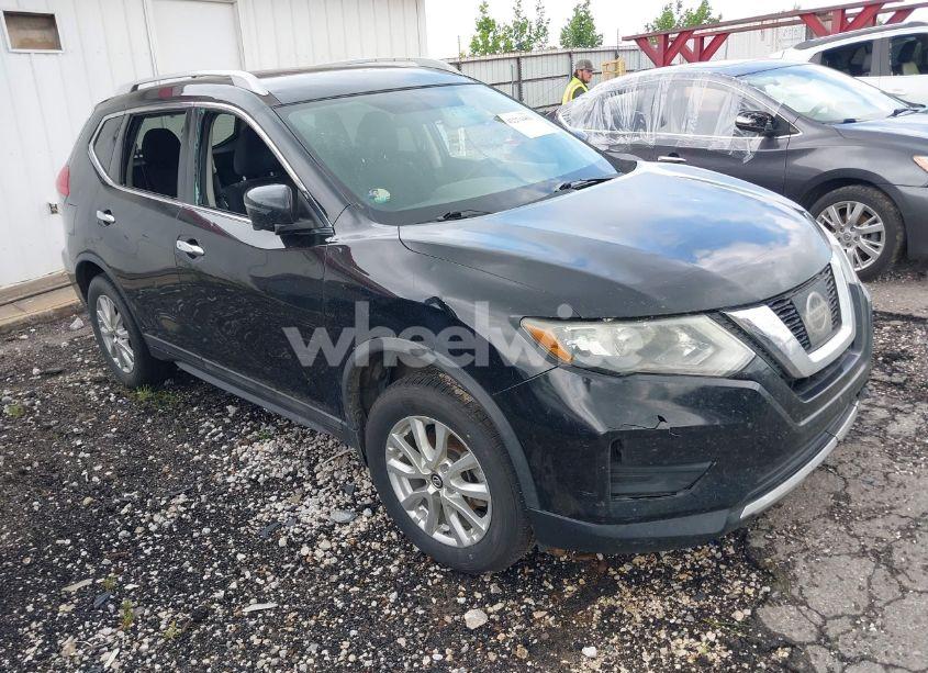 2017 Nissan Rogue SV (VIN 5N1AT2MT2HC883827) main photo