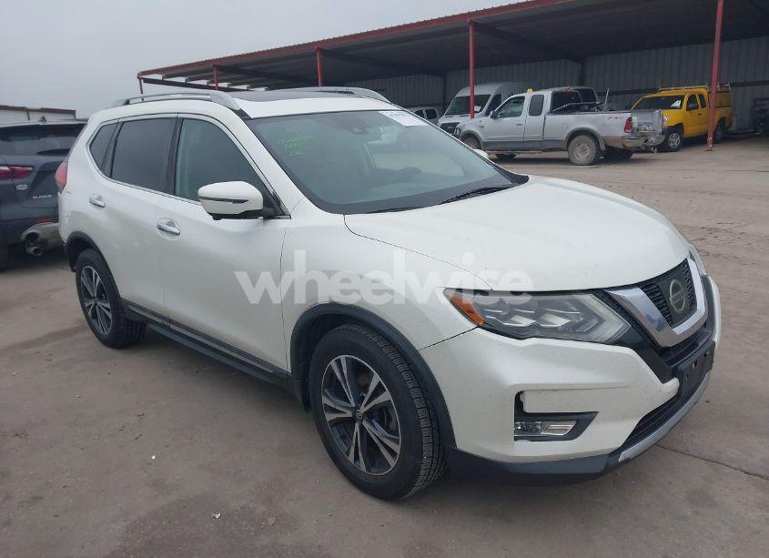 2017 Nissan Rogue SL (VIN 5N1AT2MT2HC884492) main photo