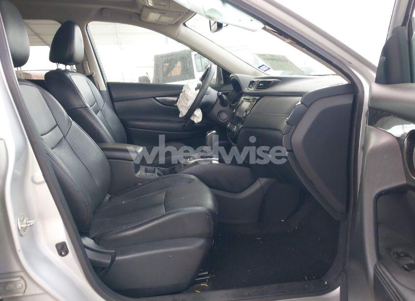 Photo 5 of 2017 Nissan Rogue SL (VIN 5N1AT2MT2HC887229)