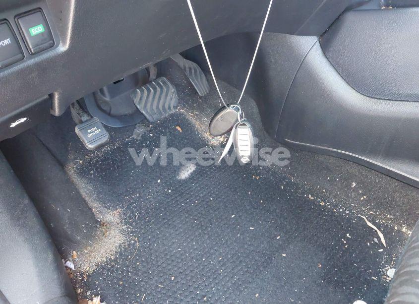 Photo 11 of 2018 Nissan Rogue SV (VIN 5N1AT2MT2JC726319)