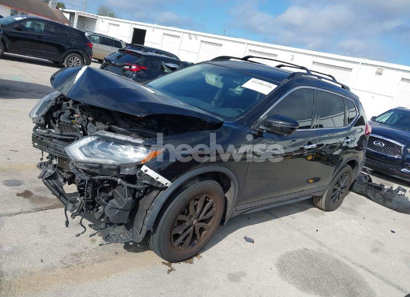 Photo 2 of 2018 Nissan Rogue SV (VIN 5N1AT2MT2JC726319)