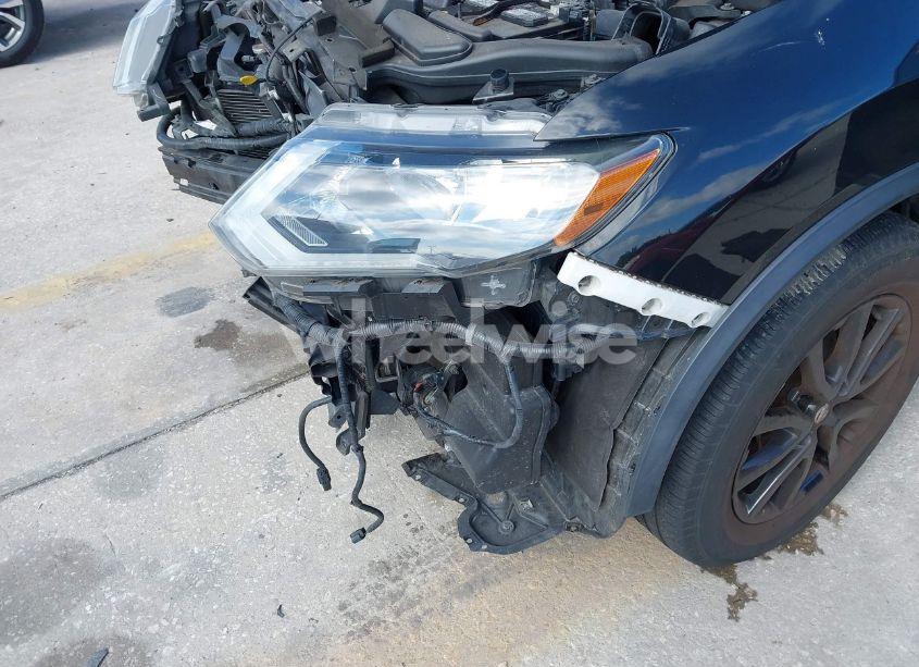 Photo 6 of 2018 Nissan Rogue SV (VIN 5N1AT2MT2JC726319)