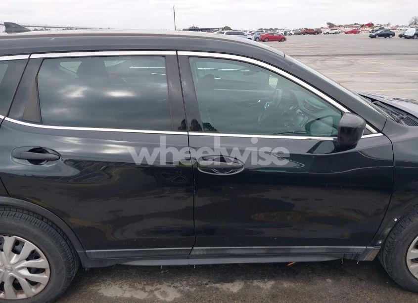 Photo 14 of 2018 Nissan Rogue S (VIN 5N1AT2MT2JC729835)