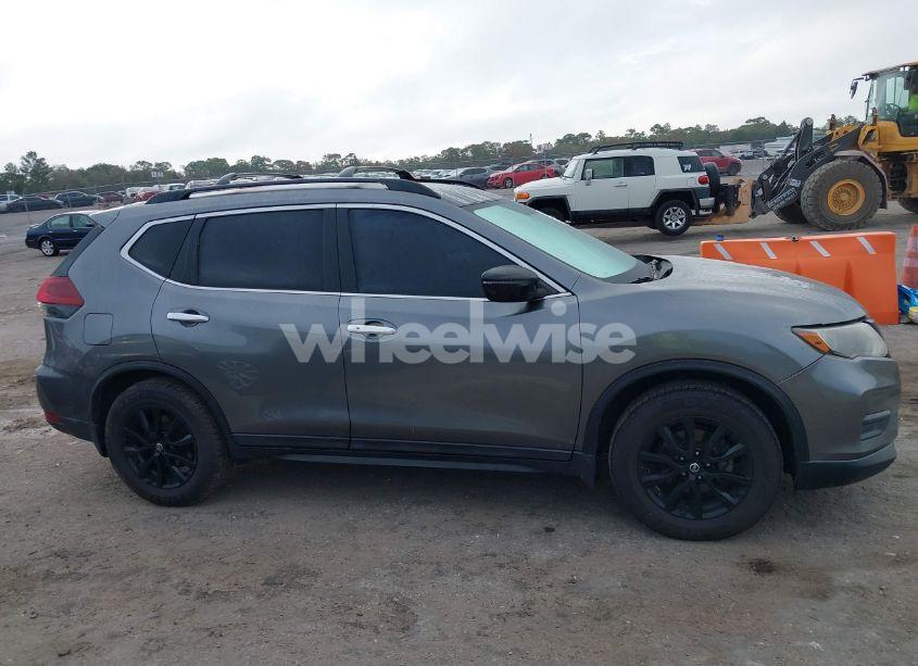 Photo 13 of 2018 Nissan Rogue SV (VIN 5N1AT2MT2JC732072)