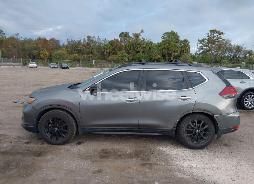 Photo 14 of 2018 Nissan Rogue SV (VIN 5N1AT2MT2JC732072)