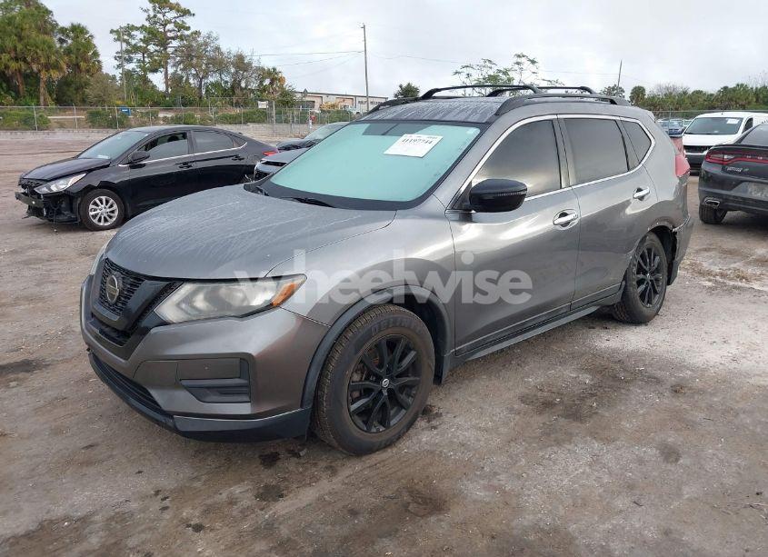 Photo 2 of 2018 Nissan Rogue SV (VIN 5N1AT2MT2JC732072)