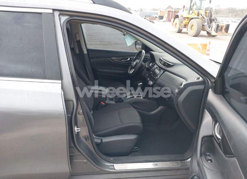 Photo 5 of 2018 Nissan Rogue SV (VIN 5N1AT2MT2JC732072)