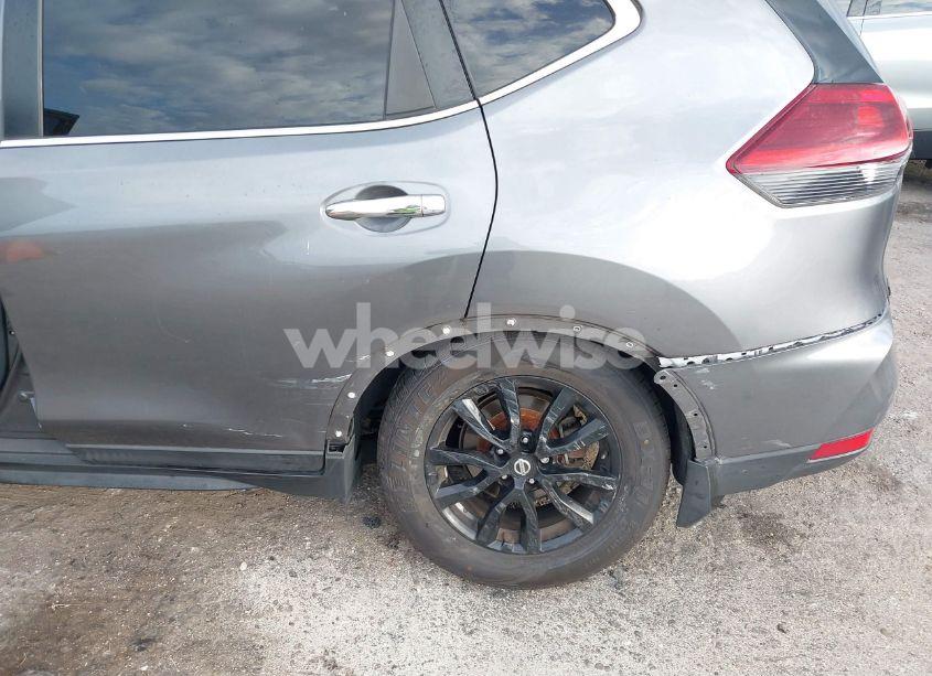 Photo 6 of 2018 Nissan Rogue SV (VIN 5N1AT2MT2JC732072)