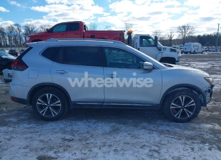 Photo 13 of 2018 Nissan Rogue SL (VIN 5N1AT2MT2JC738034)