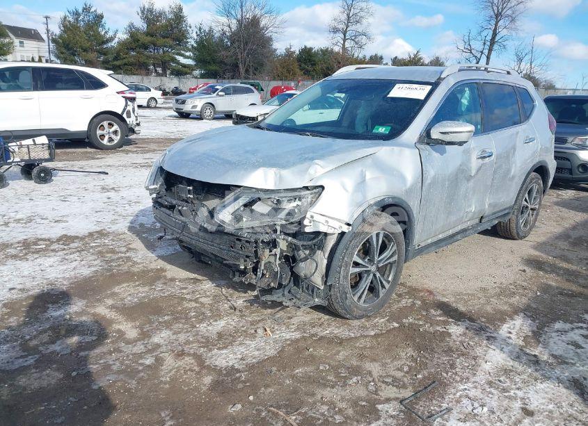 Photo 2 of 2018 Nissan Rogue SL (VIN 5N1AT2MT2JC738034)