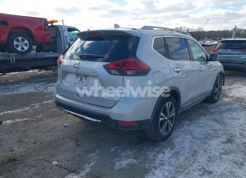 Photo 4 of 2018 Nissan Rogue SL (VIN 5N1AT2MT2JC738034)