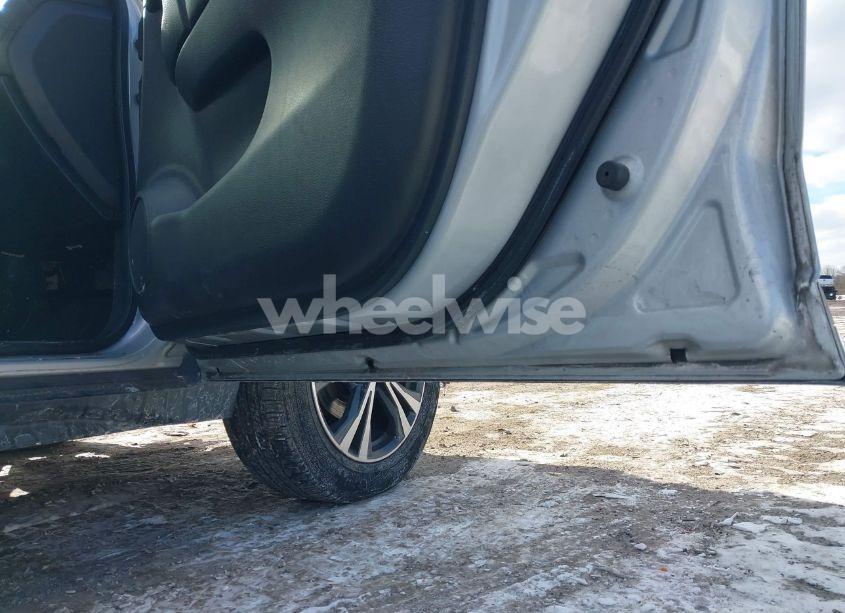 Photo 5 of 2018 Nissan Rogue SL (VIN 5N1AT2MT2JC738034)