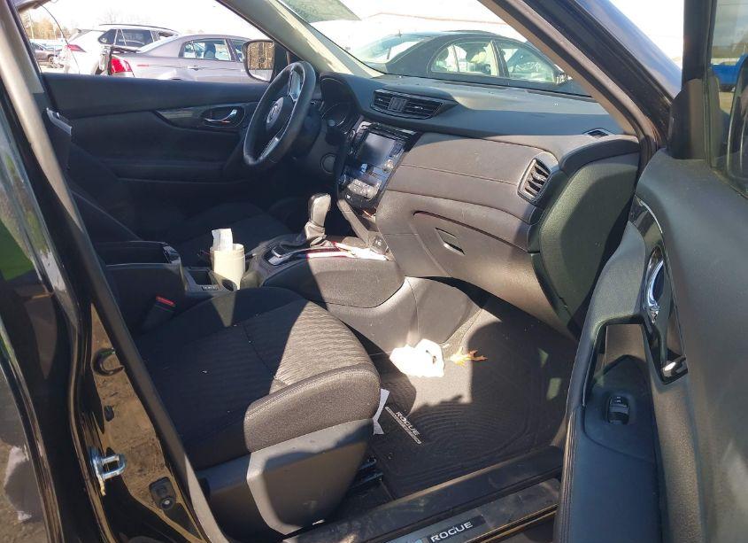 Photo 5 of 2018 Nissan Rogue SV (VIN 5N1AT2MT2JC750376)