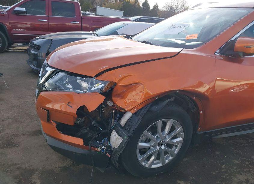 Photo 6 of 2018 Nissan Rogue SV (VIN 5N1AT2MT2JC786746)