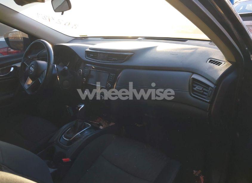 Photo 5 of 2018 Nissan Rogue SV (VIN 5N1AT2MT2JC802489)