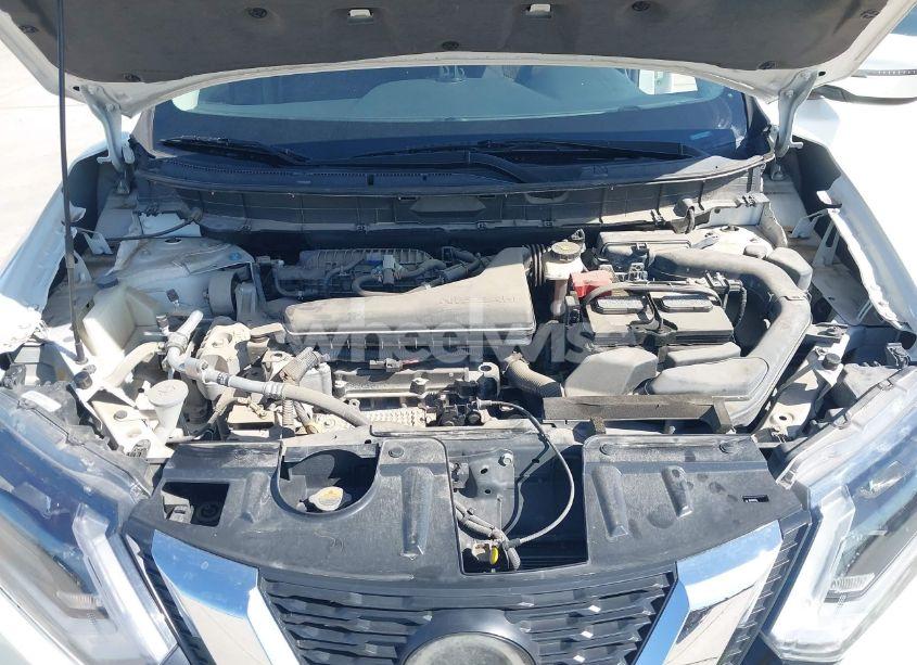 Photo 10 of 2018 Nissan Rogue SV (VIN 5N1AT2MT2JC850364)